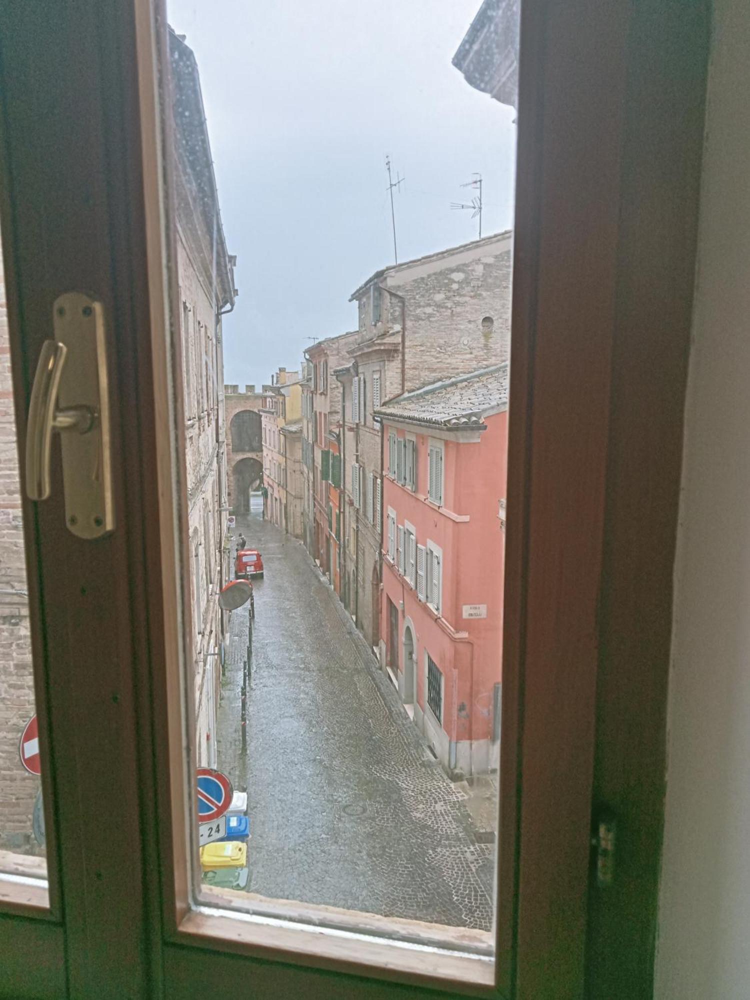 Camere Via Crispi Centro Storico Ματσεράτα Εξωτερικό φωτογραφία